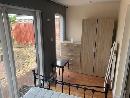 1 bedroom ground floor flat to rent - Photo 3