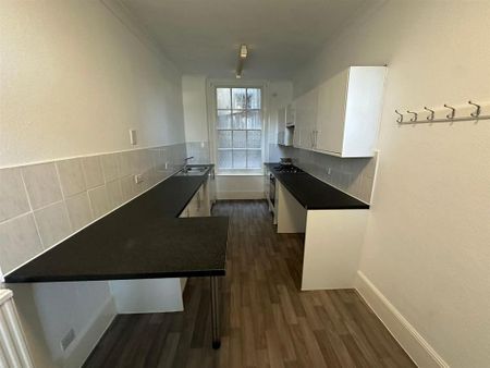 2 bedroom flat to rent - Photo 2