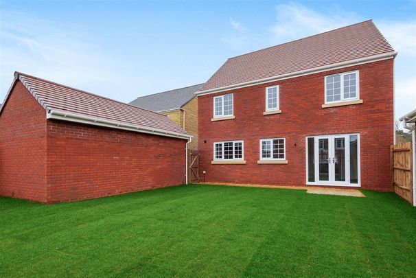 4 bedroom detached house to rent - Photo 1
