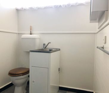 Great Central Location - Photo 2