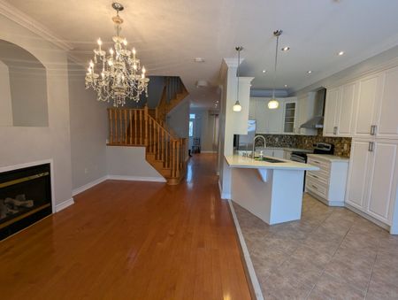 For Lease - 77 Rainbow Valley Crescent, Markham, Ontario - Photo 2