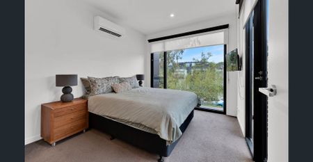 Contemporary Sanctuary in the Heart of Hampton FULLY FURNISHED - Photo 3