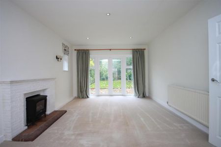 3 bedroom detached bungalow to rent - Photo 3
