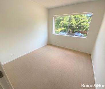 Prime Taringa Location - Walk to Everything You Need! - Photo 2