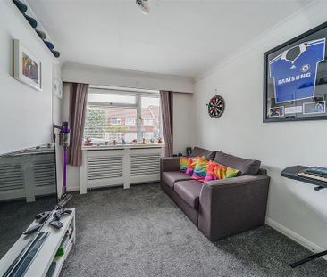 4 bedroom semi-detached house to rent - Photo 4