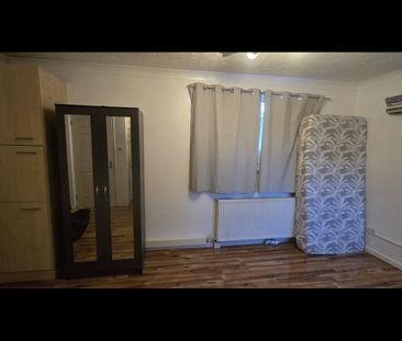 Studio Flat, Ruthin Close, LU1 - Photo 2
