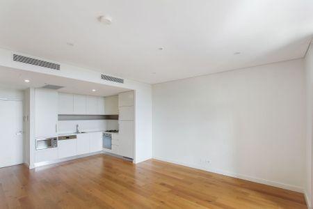 Spacious One Bed with Bedroom Sized Study and Parking! - Photo 4