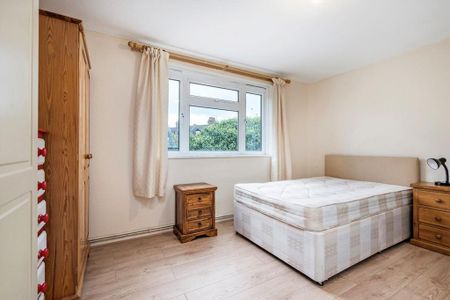 3 bedroom flat to rent - Photo 3