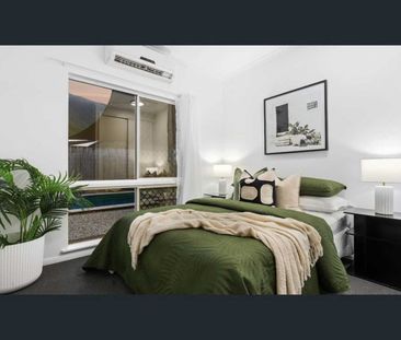 Spacious Family Living with Pool in the Heart of Redlynch! - Photo 5