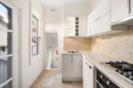 Charming Terrace in a Premier Inner-City Pocket - Photo 5