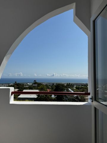 A LOUER - Sainte-Clotilde - Appartement T4 refait à neuf à La Bretagne avec vue mer - Photo 2