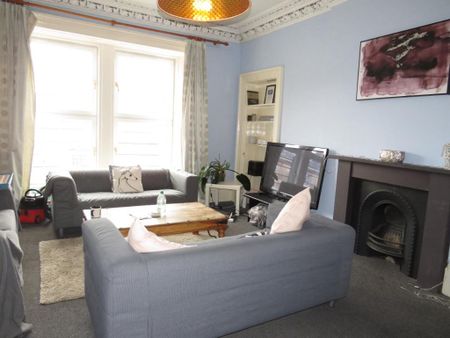 4 bedroom flat to rent - Photo 2