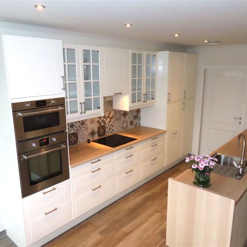 TE HUUR: Gesloten bebouwing met 4 slaapkamers in Koersel! - Photo 1