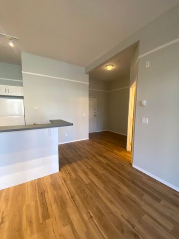 Spacious 1 Bedroom + Den in the Beltline – Available Immediately - Photo 4
