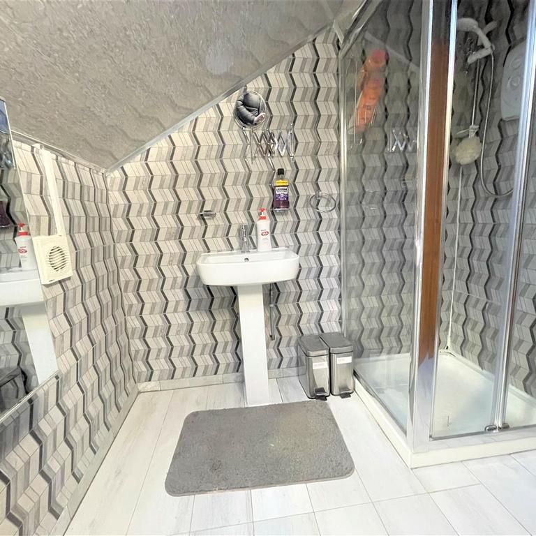 4 bedroom house to rent - Photo 1