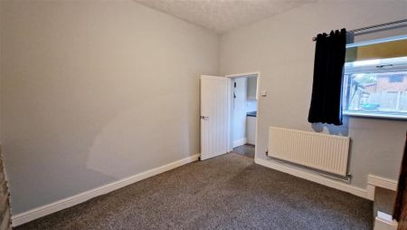 3 bedroom semi-detached house to rent - Photo 5