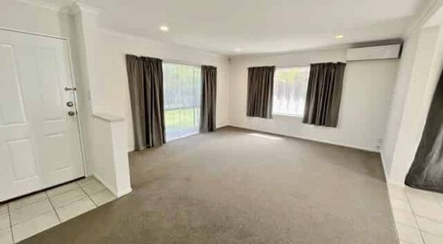 Contemporary Gem: 3 Bedrooms, 1 Bath, Double Garage, Recently Renovated - Photo 1