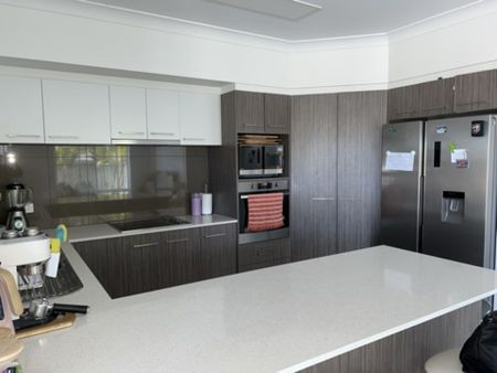 Modern family home in sought after Ferngrove Estate - Photo 5