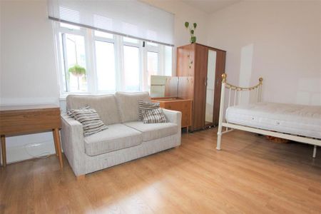 Studio to rent - Photo 2