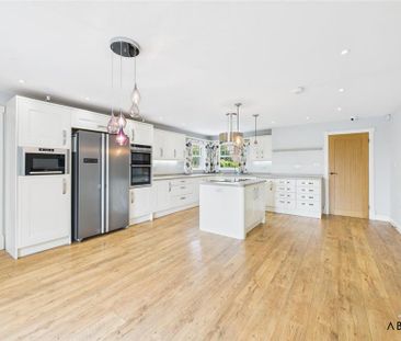 4 bedroom detached house to rent - Photo 6