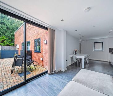 2 bedroom maisonette to rent - Photo 2