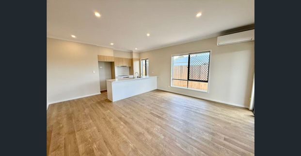 Modern & Spacious Brand-New Family House in Bethania | with extra lounge area - Photo 1