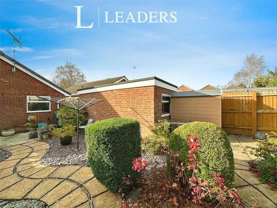 2 bedroom bungalow to rent - Photo 1