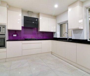 Gainsborough Gardens, Edgware, HA8 - Photo 1