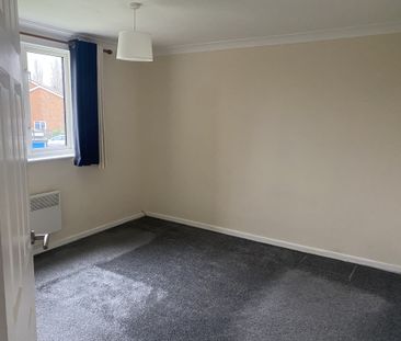 Large Two Bedroom Apartment to Let in Oldbury - Photo 6