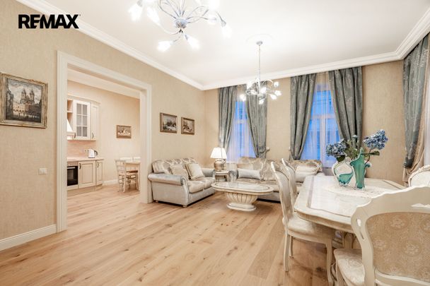 Pronájem bytu 3+1 130 m², Dr. Davida Bechera 907, Karlovy Vary - Photo 1