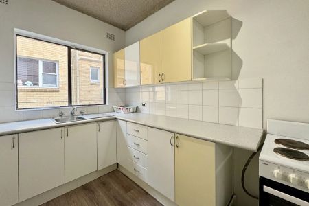 Bright & Spacious 2-Bedroom Unit in Bexley - Photo 5