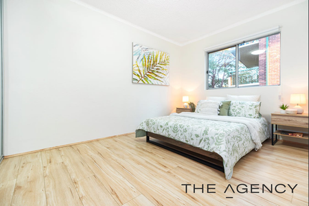 Tastefully Renovated, Sun-Kissed, Designer Two Bedroom, One Bathroom Plus A Large LUG Oasis In A Prime Location, Moments To Cafes, Shops And Station - Photo 2