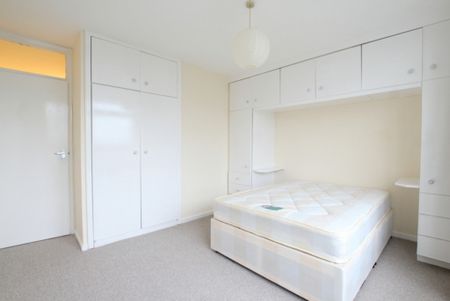 2 Bedroom Apartment, Putney Heath Lane, London - Photo 2