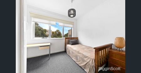 Modern Comfort Right Across Monash University - Photo 2