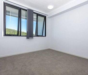 Modern Airconditioned Two Bedroom Two Bathroom Spacious Unit - Photo 5