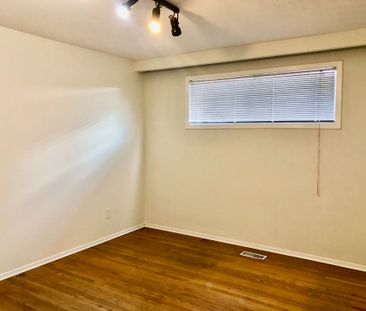 For Lease - 42 Scarboro Crescent, Toronto, Ontario - Photo 2