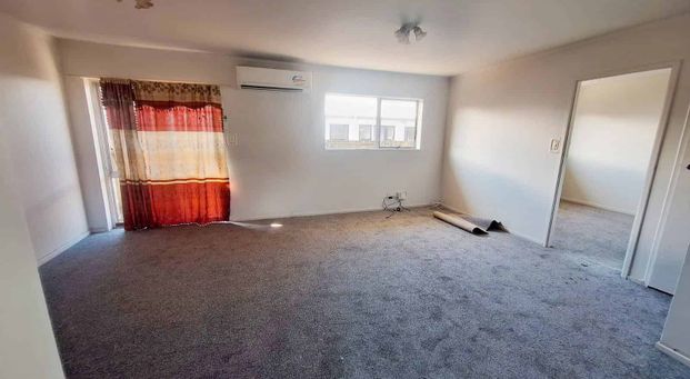 Spacious 2 Bedroom Unit with Private backyard in Papatoetoe - Photo 1