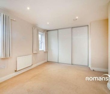 Iron Duke Close, Crowthorne, Berkshire, RG45 - Photo 2