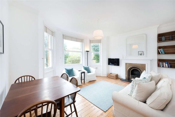 A fantastic one bedroom flat, with extensive storage and great entertaining space in Fulham - Photo 1