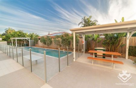 Unit in great condition with a balcony - Photo 5