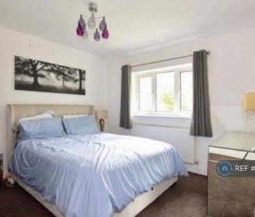 4 bedroom semi-detached house to rent - Photo 5