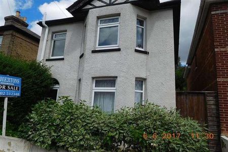 Bedroom Semi Detached House In Winton, BH9 - Photo 2
