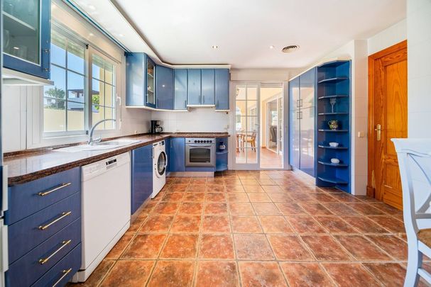 3 bedroom luxury Villa for rent in Marbella Del Este, Andalusia - Photo 1