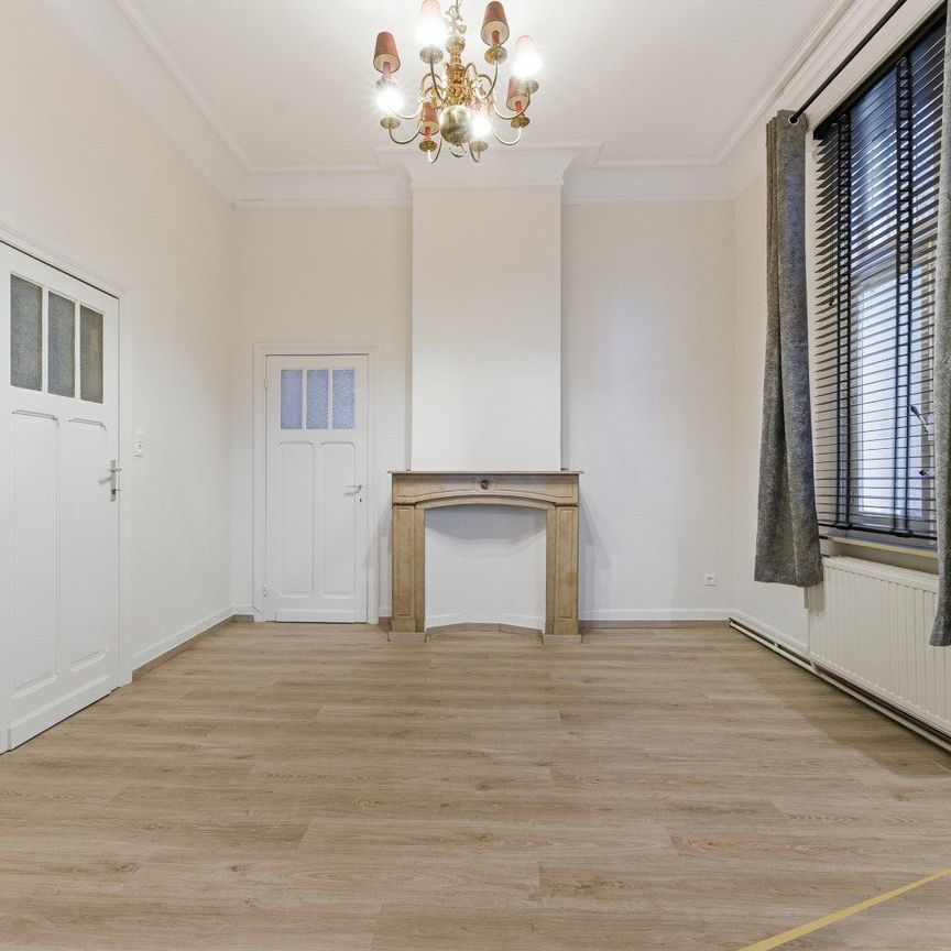 Ruim éénslaapkamer appartement met uniek zicht op het astridpark en de Sint Maartens Kathedraal te Ieper - Foto 1