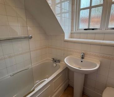 Hillier Road, Guildford, Surrey, GU1 - Photo 4