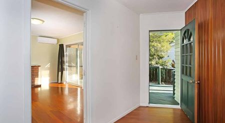 Home with Garden in Central of Pakuranga - Photo 3