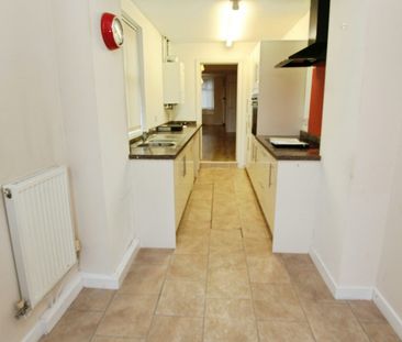 Semi-detached house to rent on - Photo 2