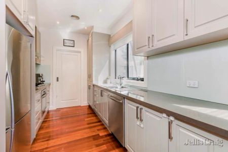 2 Bed, 1 Bath - Photo 5