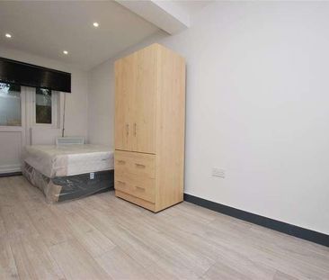 Raymond Crescent, Guildford, Surrey, GU2 - Photo 5