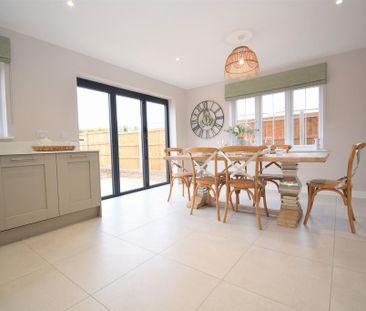 4 bedroom detached house to rent - Photo 1